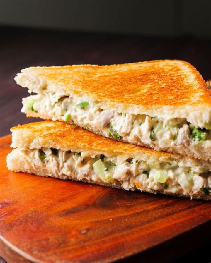 Can you substitute mayonnaise for an egg in a recipe?