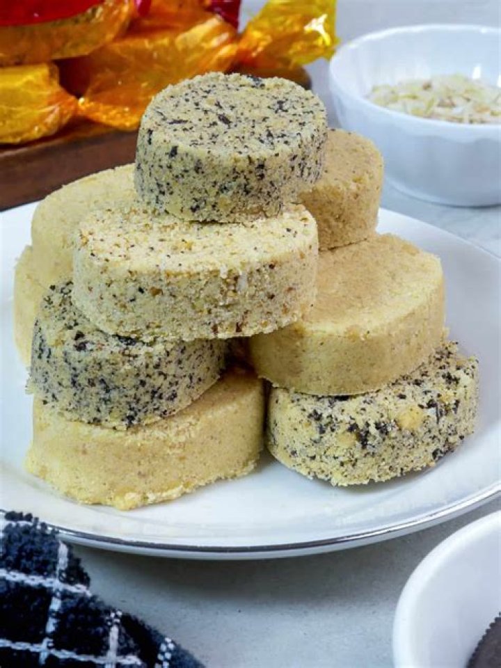Is Polvoron made of flour?